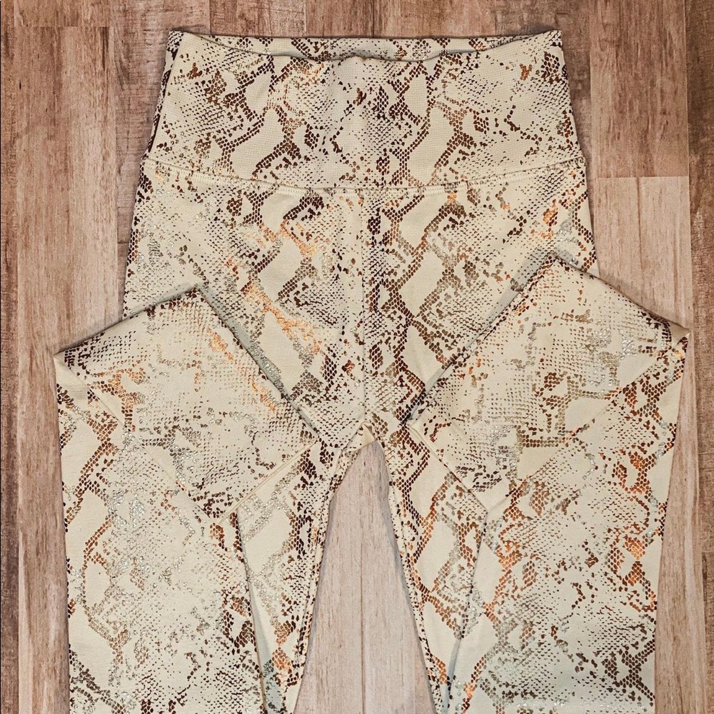 Gold and cream leggings